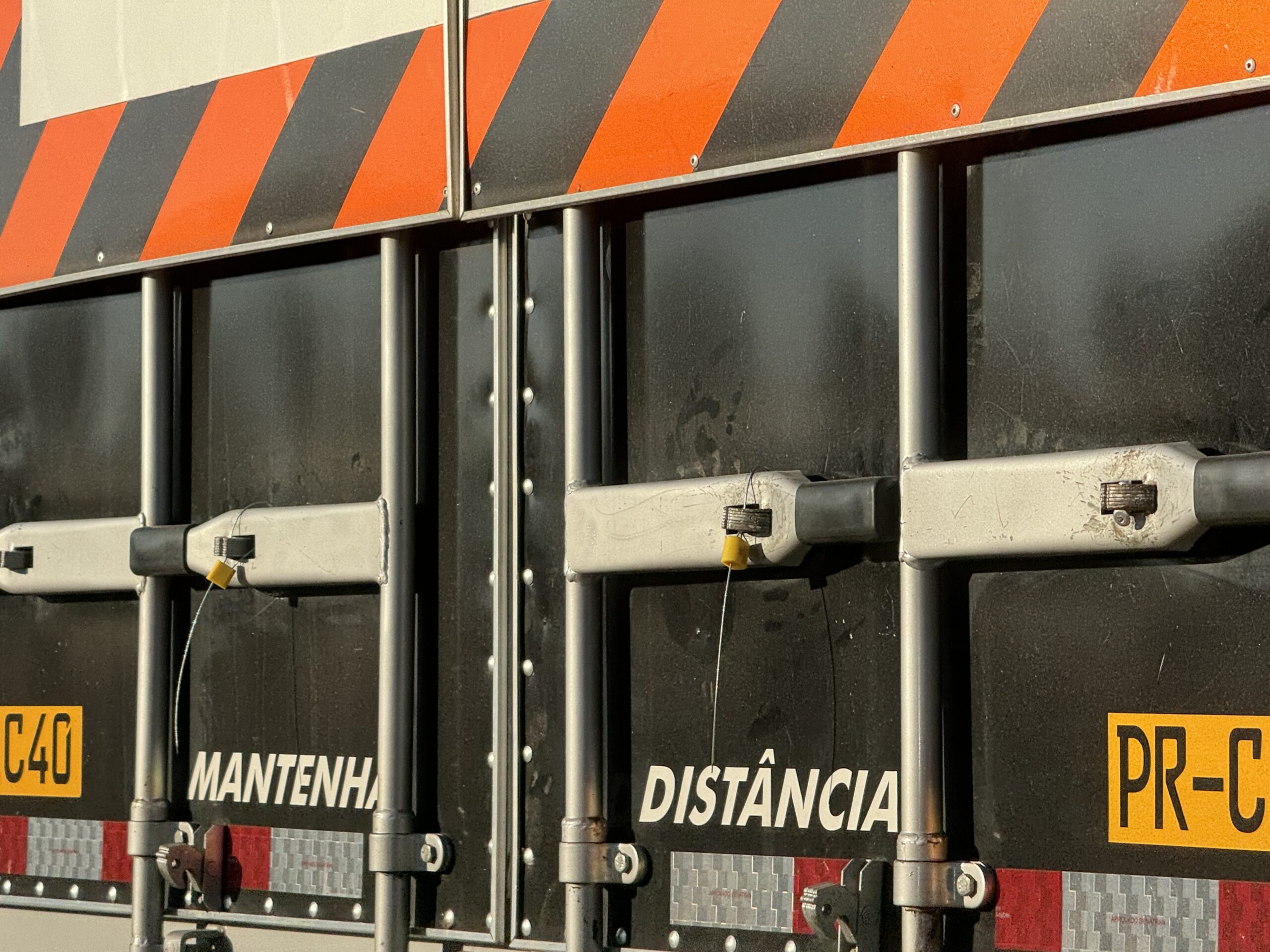 NOV 1 Lacres metalicos aliados para a seguranca logistica 1 scaled