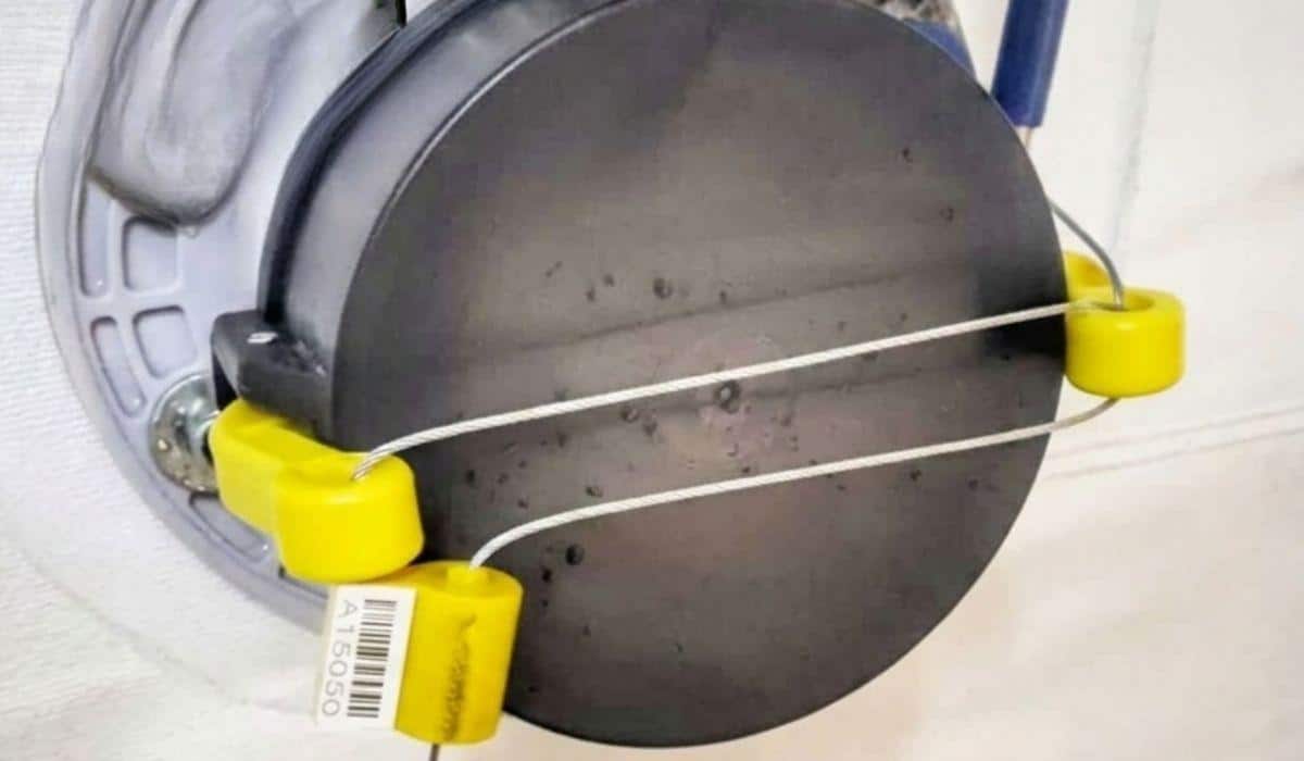 Uso de lacre com cabo de aço sob medida